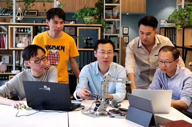 老哥俱乐部-老哥必备的交流社区