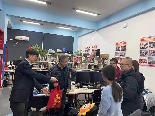 老哥俱乐部-老哥必备的交流社区