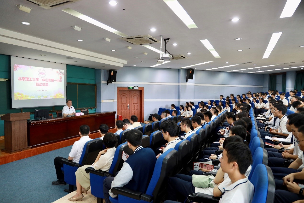 老哥俱乐部-老哥必备的交流社区