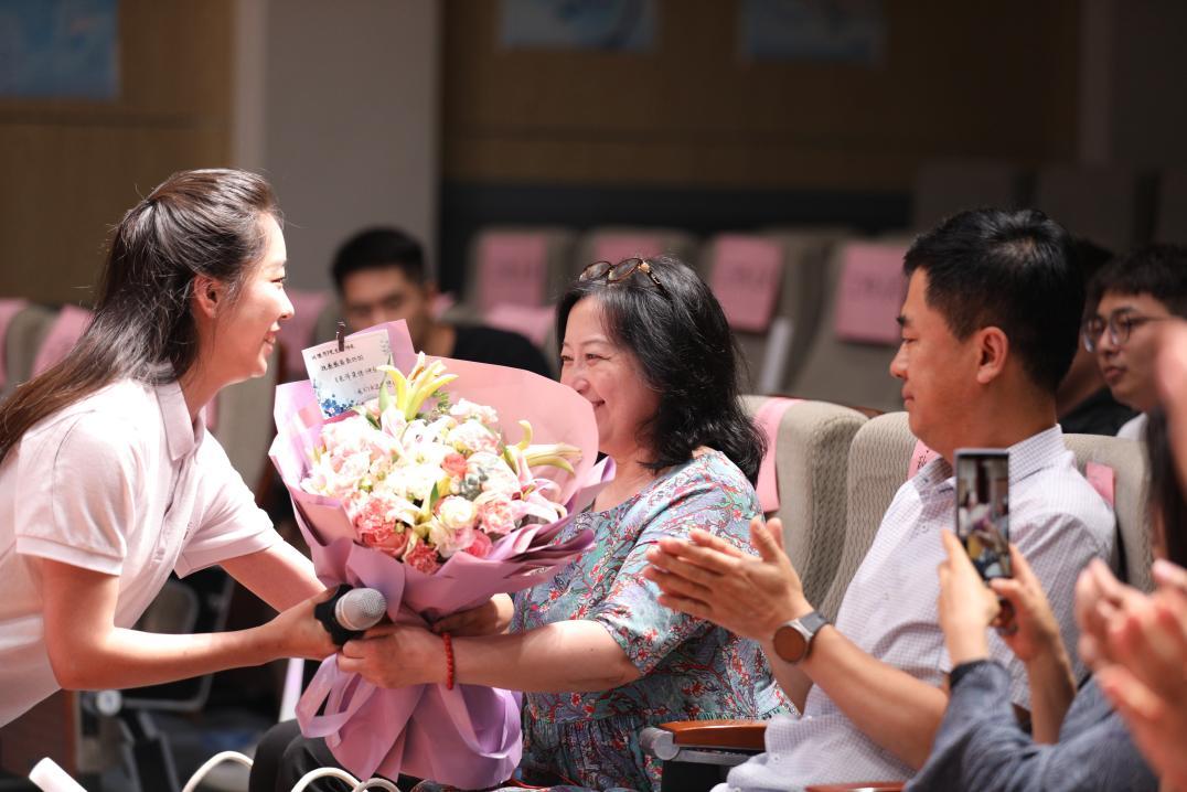 老哥俱乐部-老哥必备的交流社区