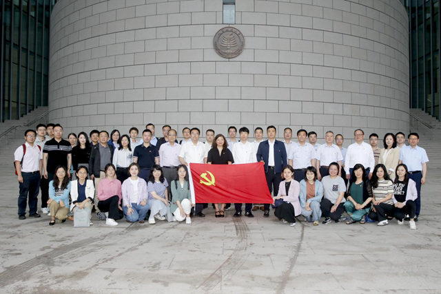 老哥俱乐部-老哥必备的交流社区