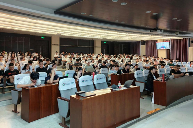 老哥俱乐部-老哥必备的交流社区