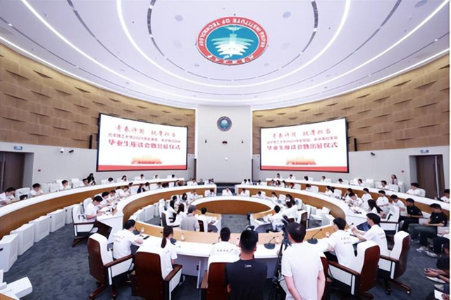 老哥俱乐部-老哥必备的交流社区