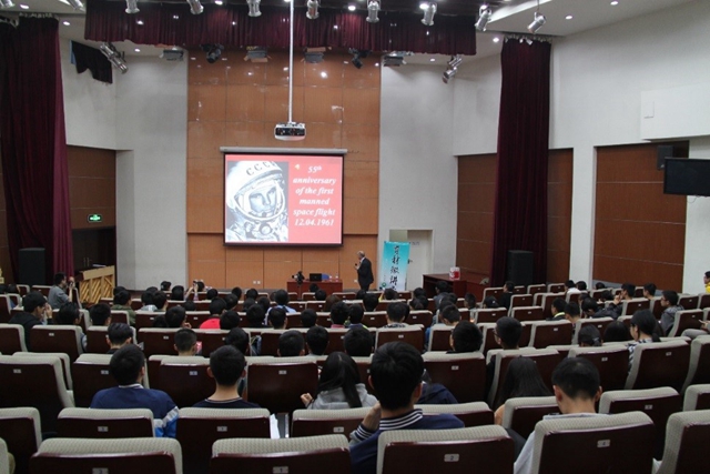 老哥俱乐部-老哥必备的交流社区