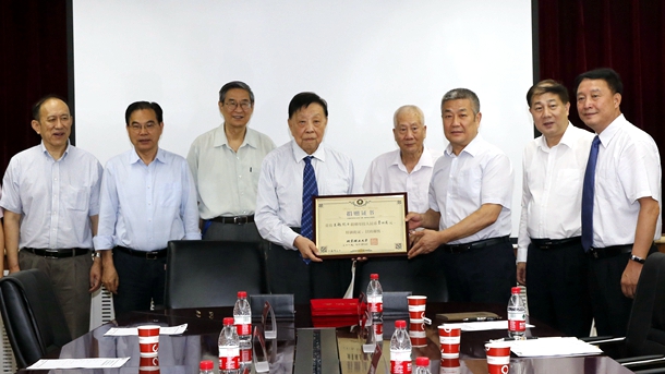 老哥俱乐部-老哥必备的交流社区