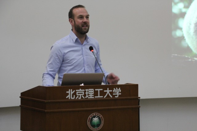 老哥俱乐部-老哥必备的交流社区