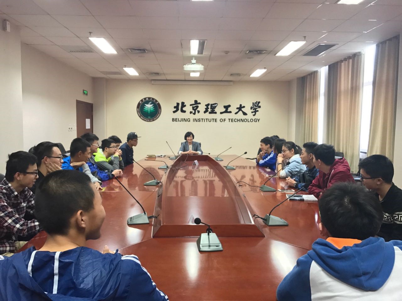 老哥俱乐部-老哥必备的交流社区