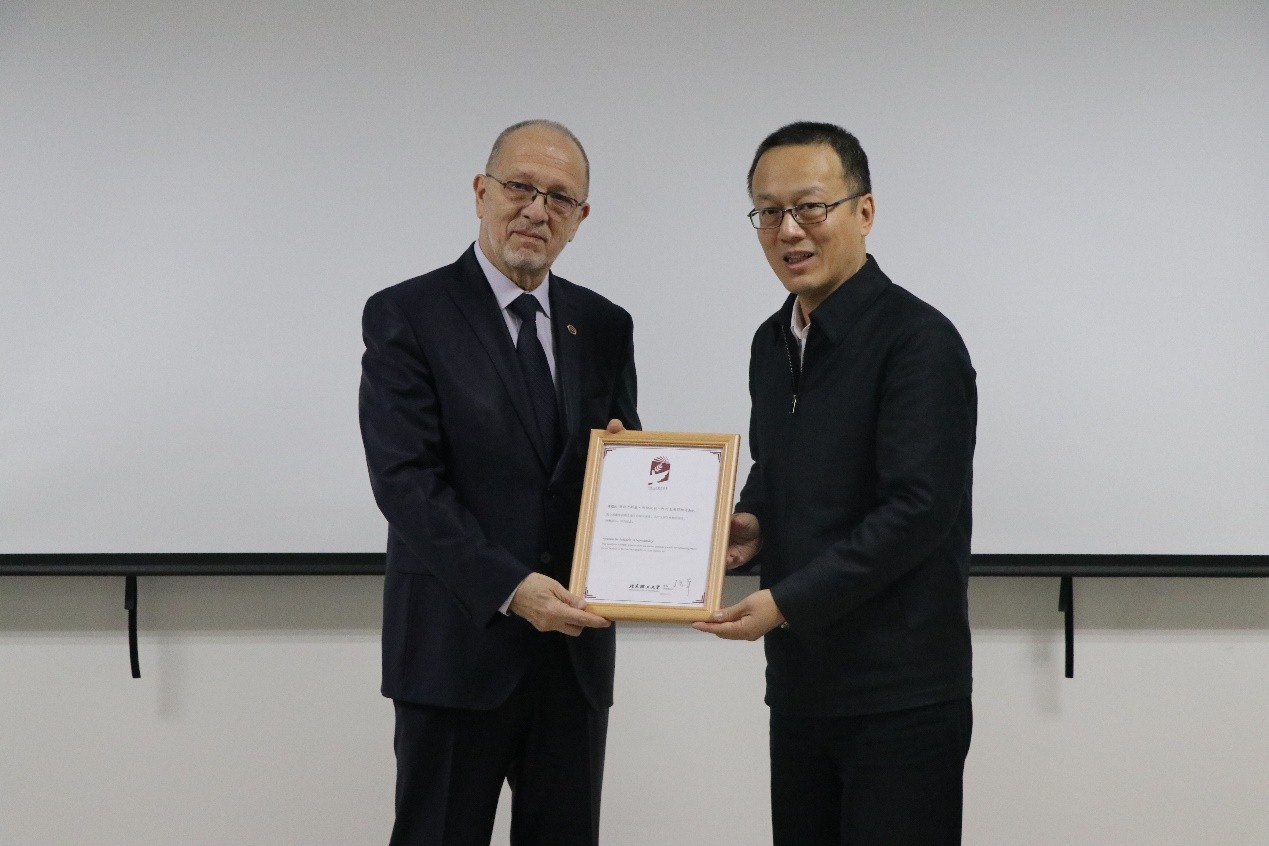 老哥俱乐部-老哥必备的交流社区