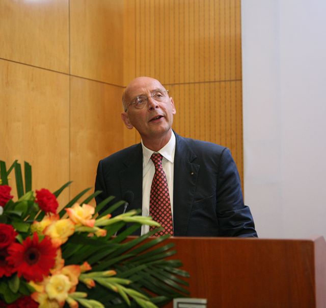 老哥俱乐部-老哥必备的交流社区