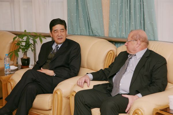 老哥俱乐部-老哥必备的交流社区