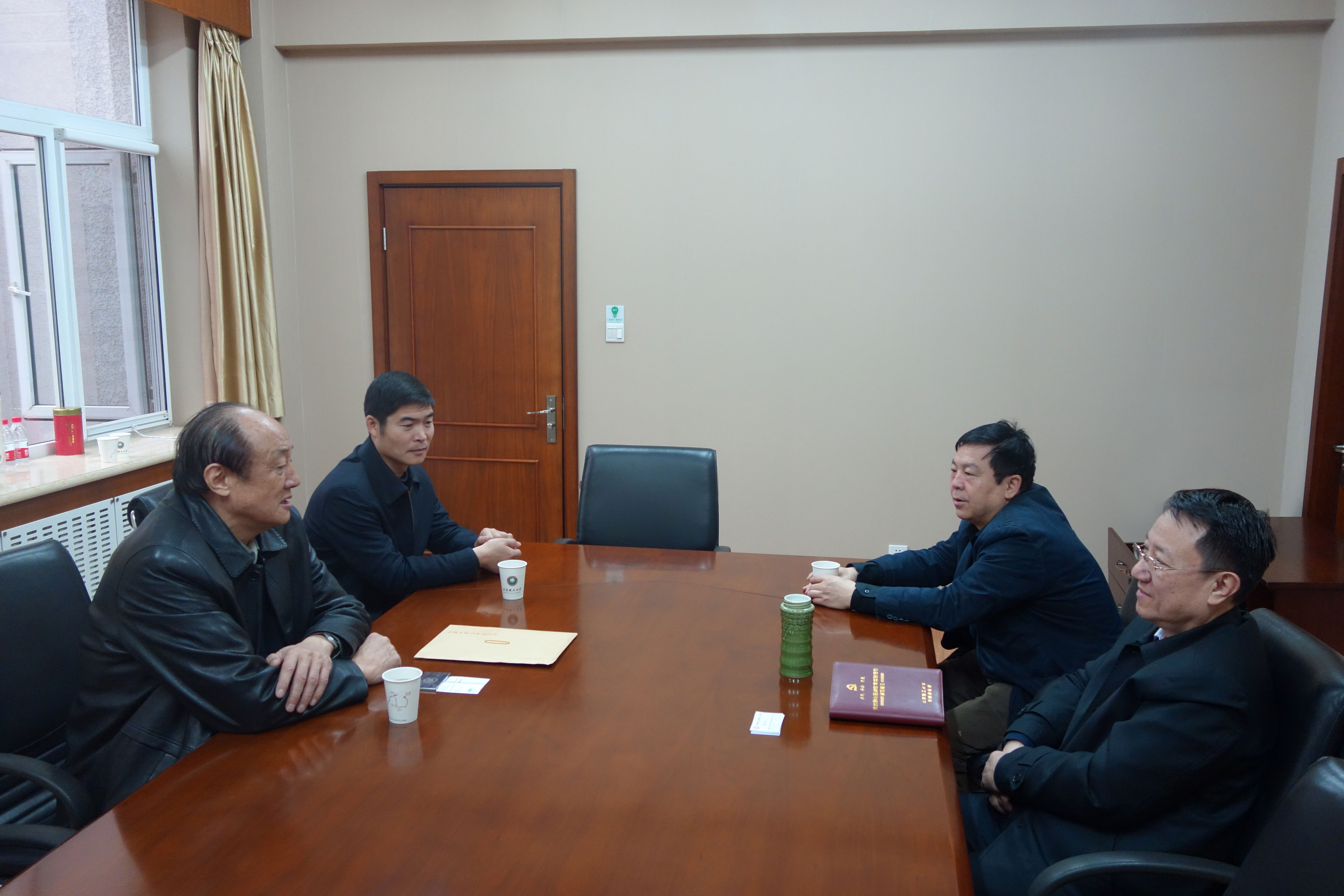 老哥俱乐部-老哥必备的交流社区