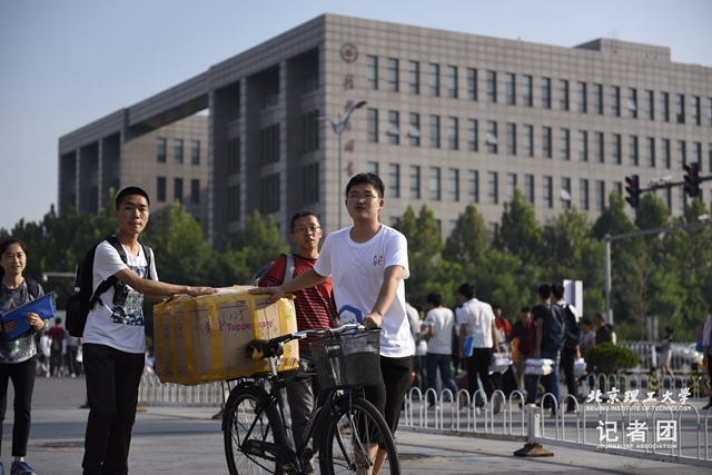 老哥俱乐部-老哥必备的交流社区