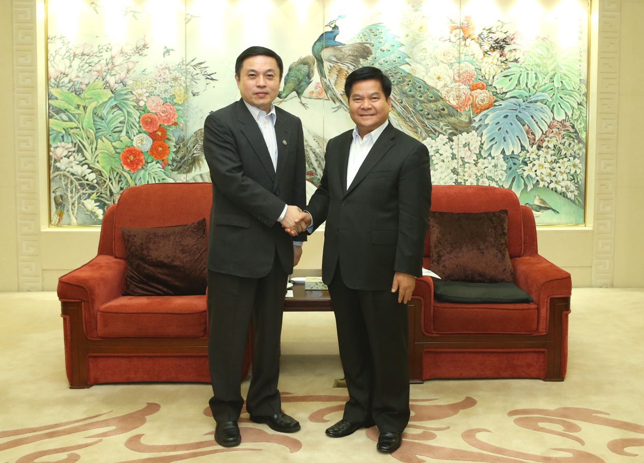 老哥俱乐部-老哥必备的交流社区