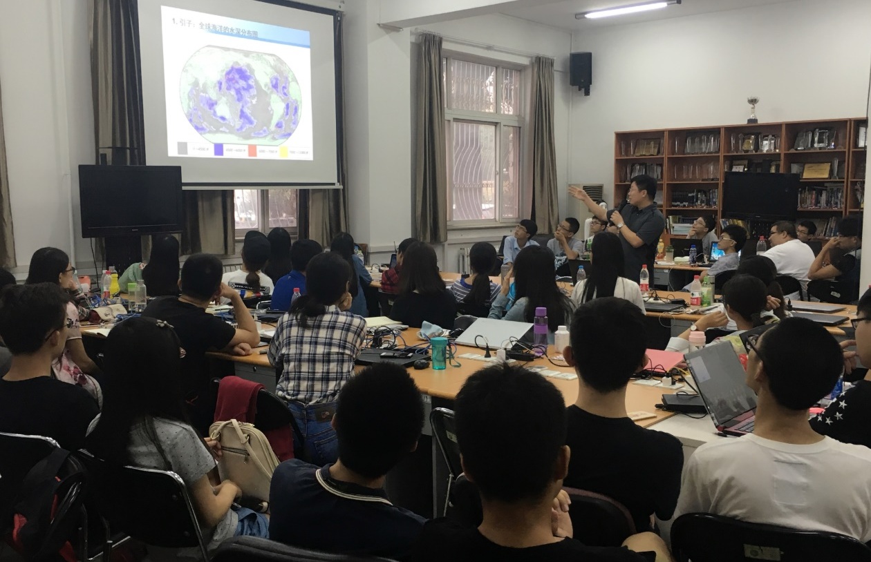 老哥俱乐部-老哥必备的交流社区