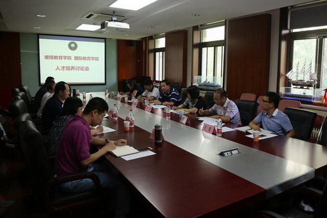 老哥俱乐部-老哥必备的交流社区