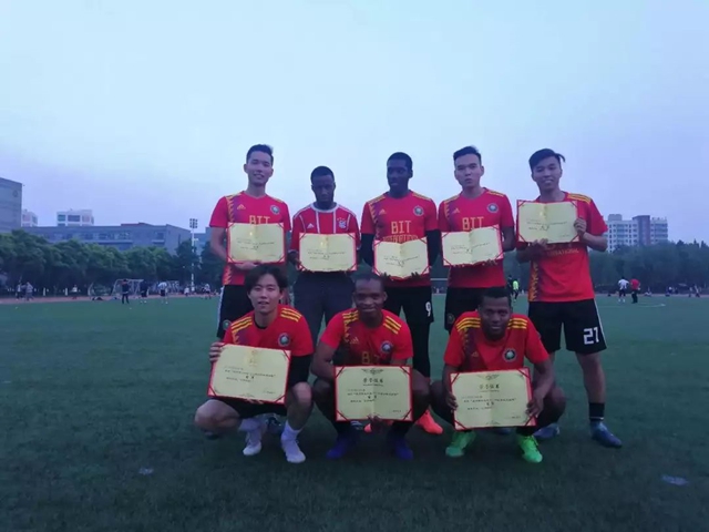 老哥俱乐部-老哥必备的交流社区