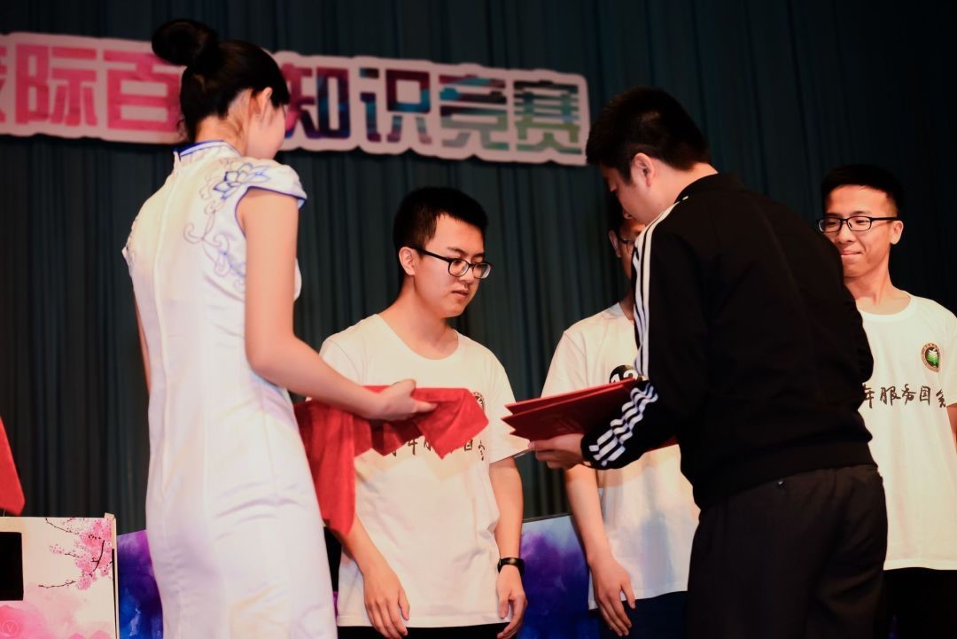 老哥俱乐部-老哥必备的交流社区