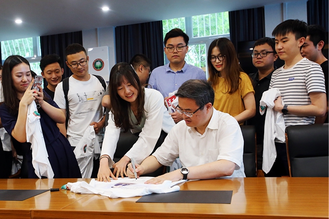 老哥俱乐部-老哥必备的交流社区