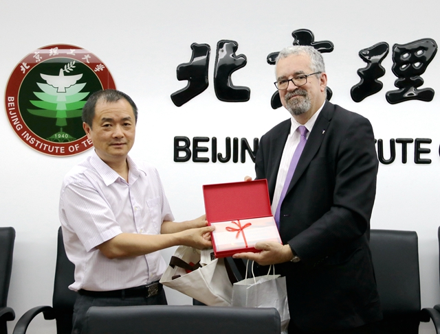 老哥俱乐部-老哥必备的交流社区