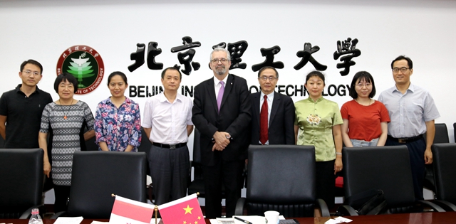 老哥俱乐部-老哥必备的交流社区