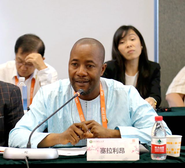 老哥俱乐部-老哥必备的交流社区