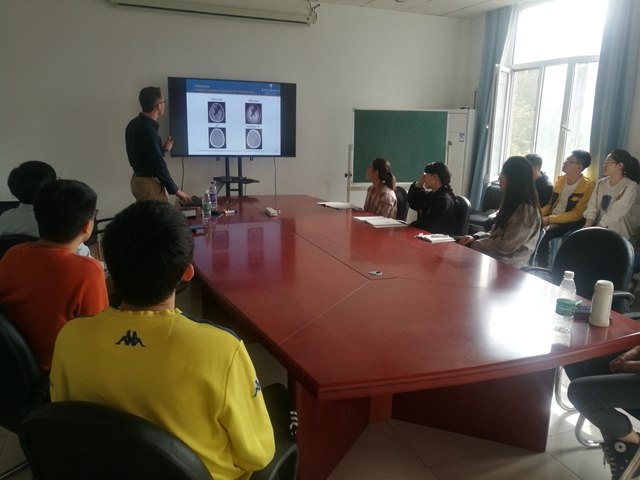 老哥俱乐部-老哥必备的交流社区