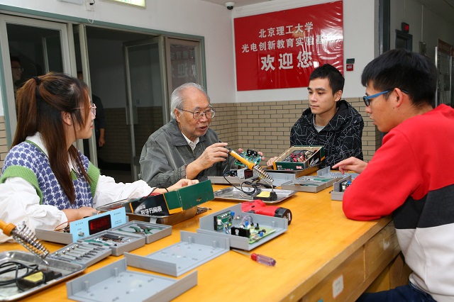 老哥俱乐部-老哥必备的交流社区