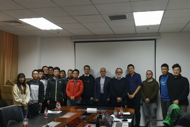 老哥俱乐部-老哥必备的交流社区