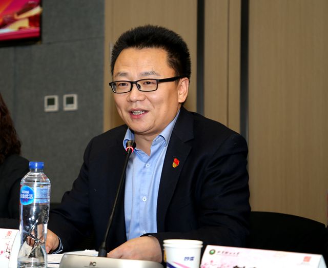 老哥俱乐部-老哥必备的交流社区